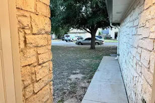 1012 Christopher Ave, Round Rock, TX 78681 - Photo 2
