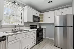 2700 E East Side Dr, Austin, TX 78704 - Photo 10