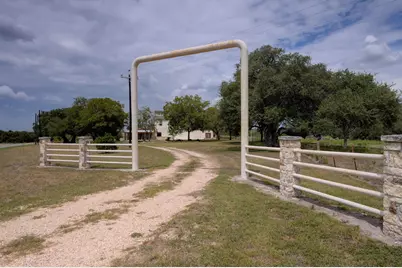2410 Fm 1680, Moulton, TX 77975 - Photo 2