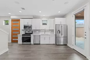 3010 E 18th 1/2 St, Austin, TX 78702 - Photo 4