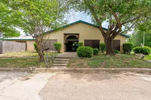 700 Dyer St, Rockdale, TX 76567 - Photo 2