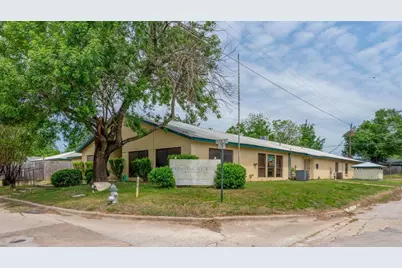 700 Dyer Street, Rockdale, TX 76567 - Photo 4