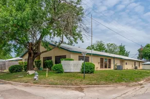 700 Dyer St, Rockdale, TX 76567 - Photo 4