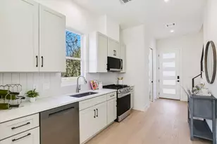 2006 S L Davis Ave, Austin, TX 78702 - Photo 4