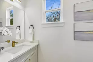 2006 S L Davis Ave, Austin, TX 78702 - Photo 10