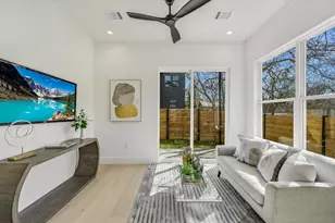 2006 S L Davis Ave, Austin, TX 78702 - Photo 6