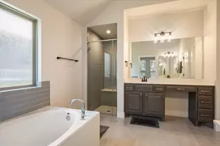 22610 Fountaingrass Ln, Lago Vista, TX 78645 - Photo 26