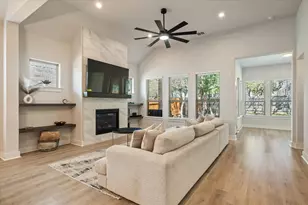 22610 Fountaingrass Ln, Lago Vista, TX 78645 - Photo 18