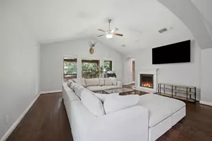 1016 Winding Way Dr, Georgetown, TX 78628 - Photo 2