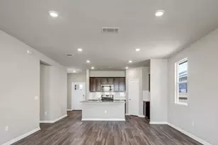 400 Barton Creek Ln, Hutto, TX 78634 - Photo 4