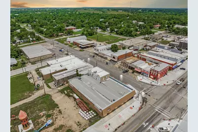 106 W Cameron Avenue, Rockdale, TX 76567 - Photo 10