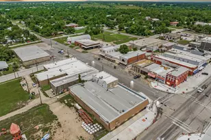 106 W Cameron Ave, Rockdale, TX 76567 - Photo 10