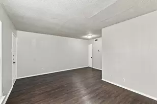 2319 Greenfield Pkwy, Austin, TX 78741 - Photo 10