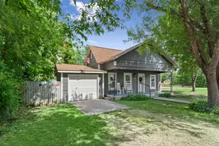 405 S Evie St, Bartlett, TX 76511 - Photo 4