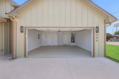 506 N Waco Street, Giddings, TX 78942 - Photo 16