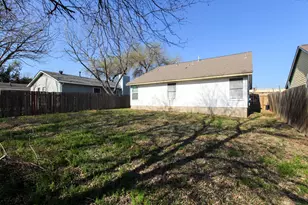 6907 Stonleigh Pl, Austin, TX 78744 - Photo 20