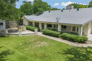 1102 N Ave F Ave, Elgin, TX 78621 - Photo 4