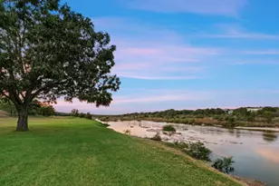 746 Trail Rock Dr, Johnson City, TX 78636 - Photo 2