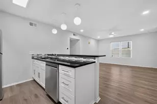 910 Duncan Ln, Austin, TX 78705 - Photo 12
