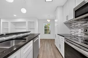 910 Duncan Ln, Austin, TX 78705 - Photo 14