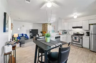 823 Taulbee Ln, Austin, TX 78757 - Photo 2