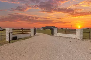 323 County Rd 301, Granger, TX 76530 - Photo 2