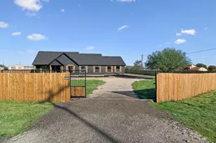 108 Santa Teresa Rd, Kyle, TX 78640 - Photo 2