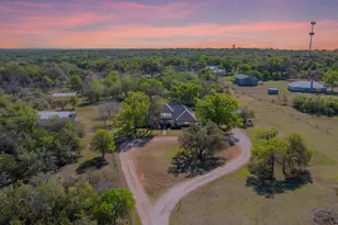 28 Country Oaks Dr, Buda, TX 78610 - Photo 2