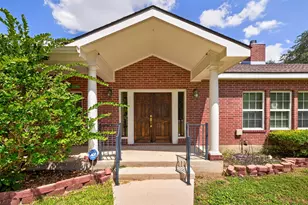 421 W Market St, Lockhart, TX 78644 - Photo 2