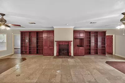 421 W Market Street, Lockhart, TX 78644 - Photo 8