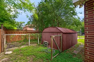 421 W Market St, Lockhart, TX 78644 - Photo 36