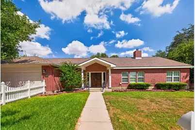 421 W Market Street, Lockhart, TX 78644 - Photo 1