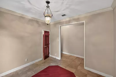 421 W Market Street, Lockhart, TX 78644 - Photo 6