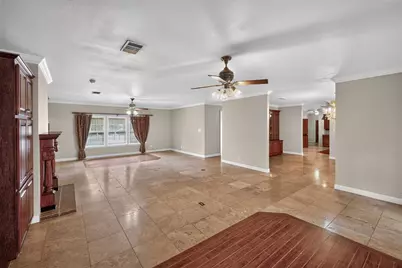 421 W Market Street, Lockhart, TX 78644 - Photo 10