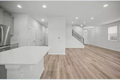 10807 Sentinel Drive, Austin, TX 78747 - Photo 4