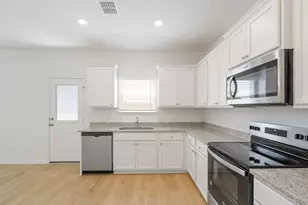 313 Carmel Cyn Trl, Jarrell, TX 76537 - Photo 4