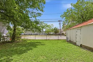 911 E 37th St, Austin, TX 78705 - Photo 36
