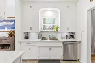 911 E 37th St, Austin, TX 78705 - Photo 12