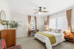 911 E 37th St, Austin, TX 78705 - Photo 26
