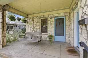 911 E 37th St, Austin, TX 78705 - Photo 2