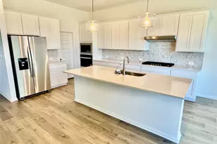 1824 S Main St, Kyle, TX 78640 - Photo 2