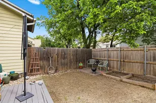 512 Eberhart Ln, Austin, TX 78745 - Photo 24