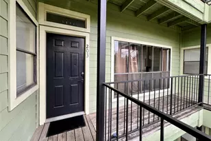 915 W 22nd 1/2 St, Austin, TX 78705 - Photo 2