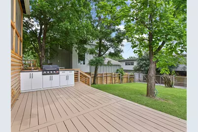 2405 E 8th Street N, Austin, TX 78702 - Photo 18