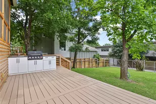 2405 E 8th Street N, Austin, TX 78702 - Photo 18