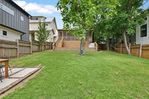 2405 E 8th Street N, Austin, TX 78702 - Photo 20