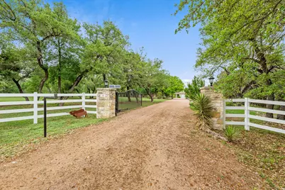 201 Shady Oaks Trail, Liberty Hill, TX 78642 - Photo 2