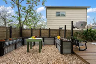1310 Cedar Ave, Austin, TX 78702 - Photo 32