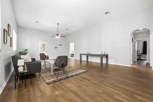 409 E Austin Ave, Round Rock, TX 78664 - Photo 1