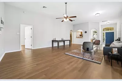 409 E Austin Avenue, Round Rock, TX 78664 - Photo 10